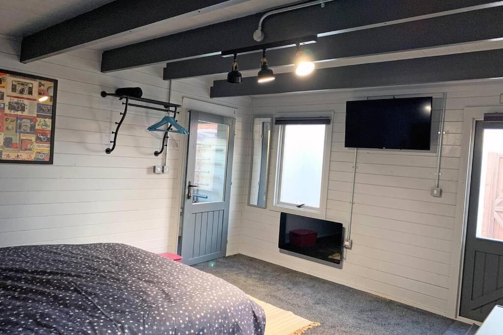 Cosy, Self-Contained Garden Room In City Centre! Hereford Eksteriør billede