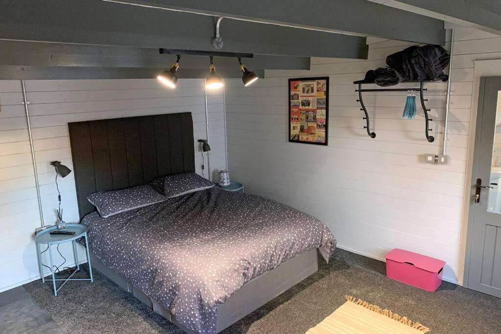 Cosy, Self-Contained Garden Room In City Centre! Hereford Eksteriør billede